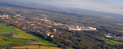 Am Ostersonntag ist es wieder soweit. Das große Osterfeuer der Flugsportgruppe Lünen. Kommen Sie vorbei und trinken Sie ein paar Getränke oder Grillen mit uns. Ihr Holz können Sie natürlich auch gerne im Laufe des Tages vorbeibringen. Wann, wie und Wo? Hier gibt es die Infos.